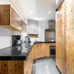 Ari Apartment *